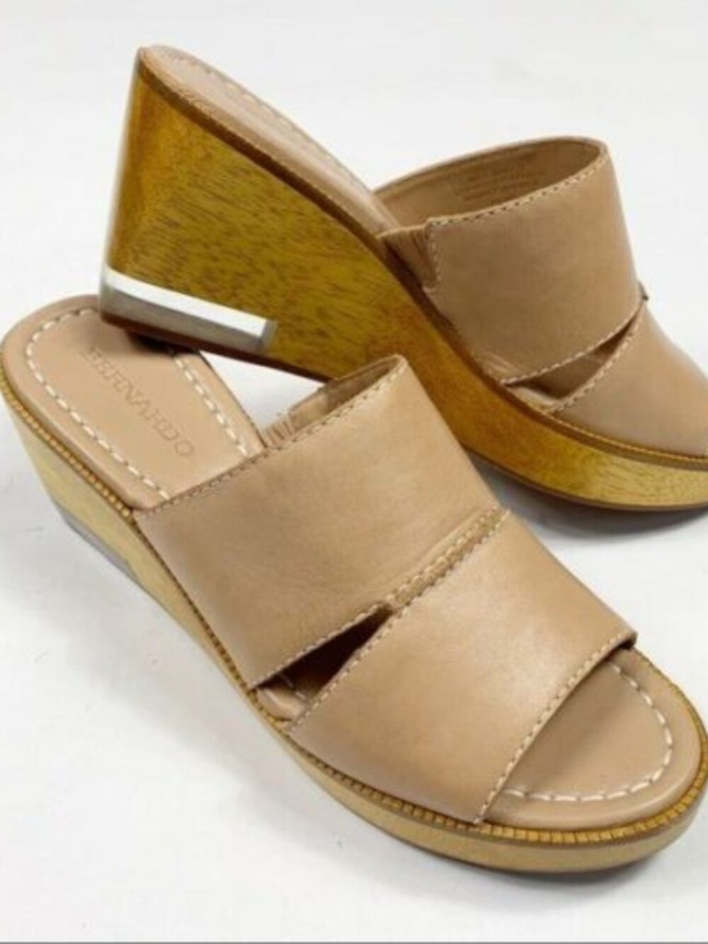 NIB!  BERNARDO Neutral Leather Open Toe Wedge w/Cut Out Platform Wedge Sz 9M